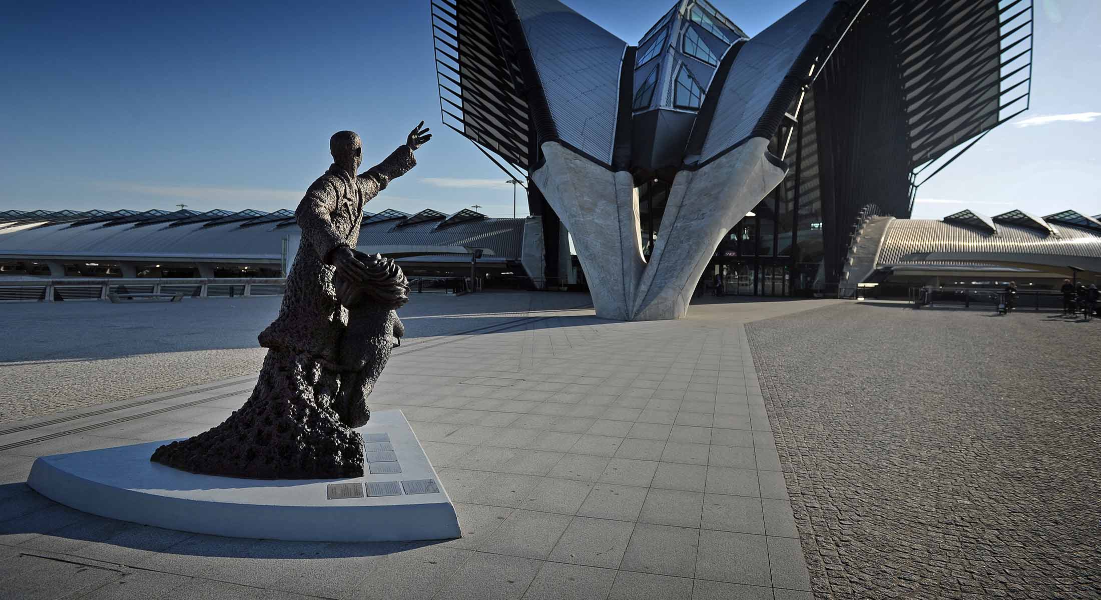 Nous sommes ici - En avion - Aéroport St Exupéry Hotel ...